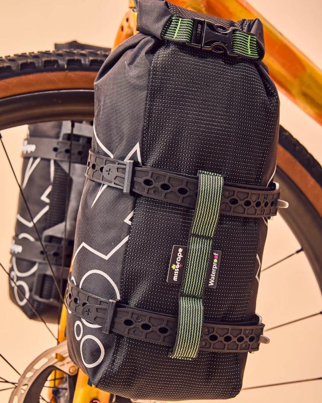 Miss Grape Trunk 6 Waterproof taška na vidlicu, 6 l 2