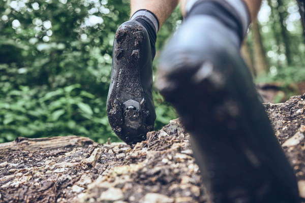 SHIMANO tretry SHXC502 čierne /Vel:48 6