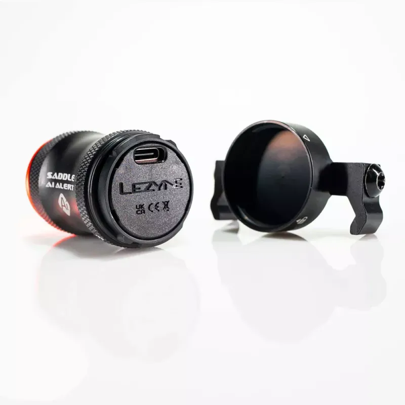 LEZYNE Zadné svetlo SADDLE Ai ALERT 250 7