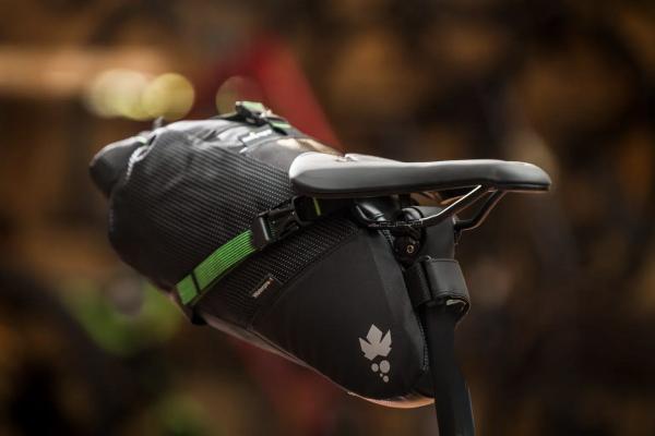 Miss Grape Cluster 7 Road Waterproof podsedlová taška, 1 l 7