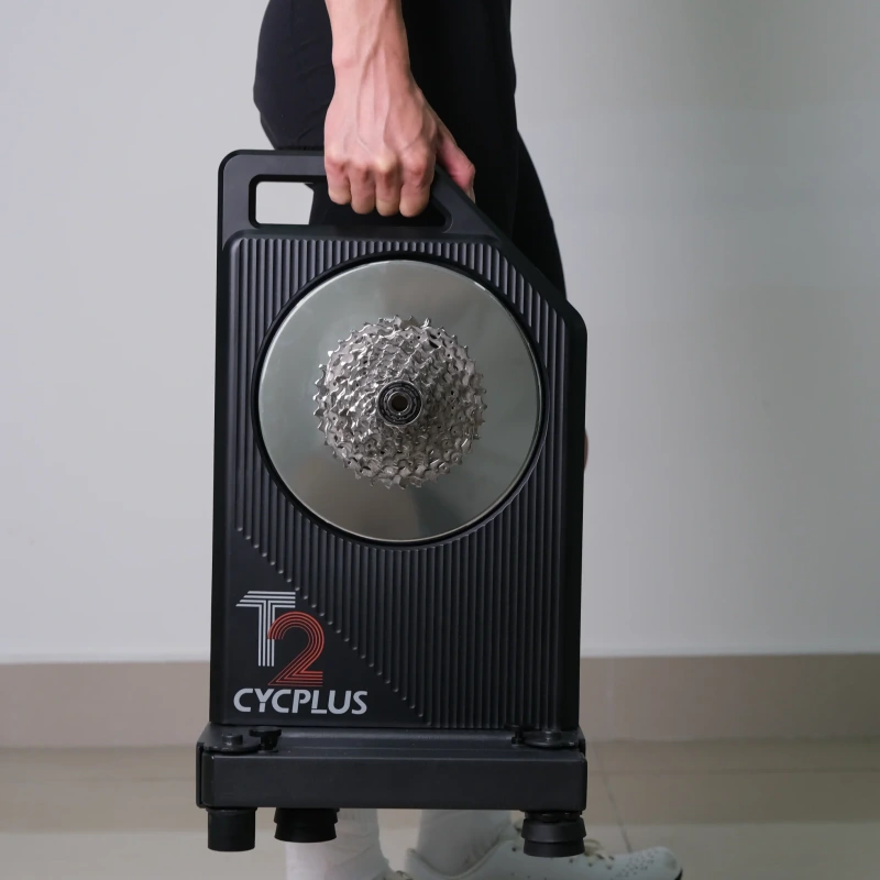 CYCPLUS T2 Cyklotrenažér 3