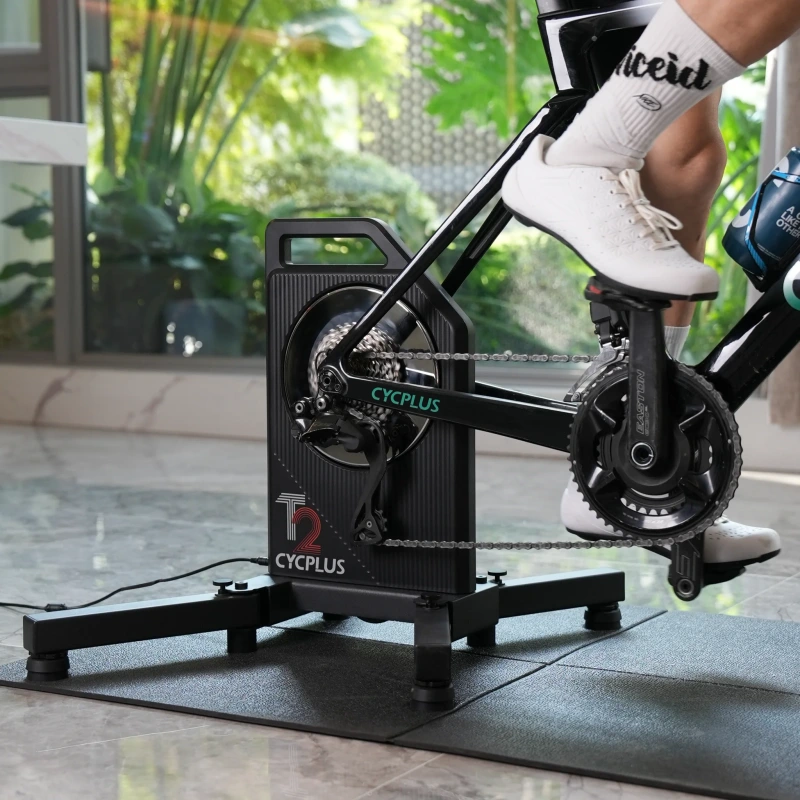 CYCPLUS T2 Cyklotrenažér 1